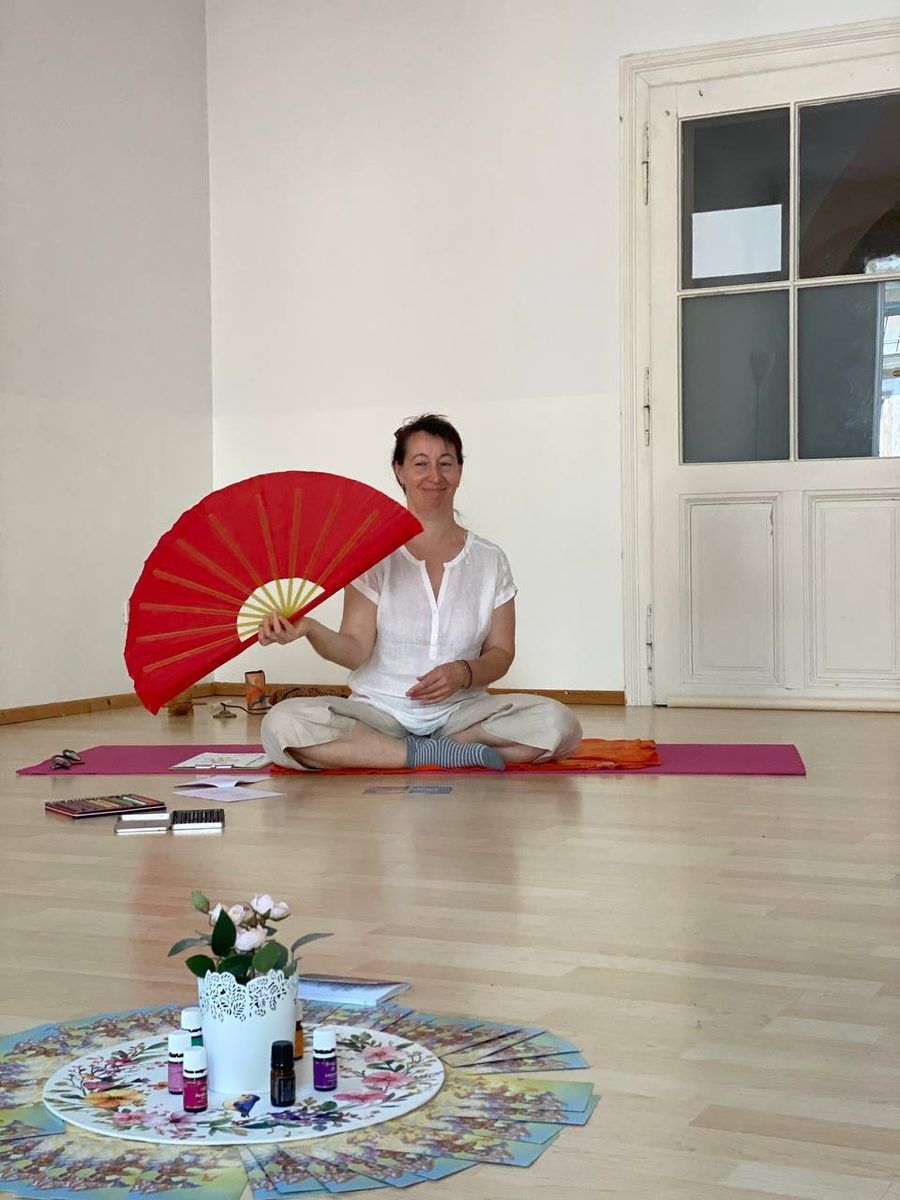 Qi-Gong mit Fächer & Blumenmandala