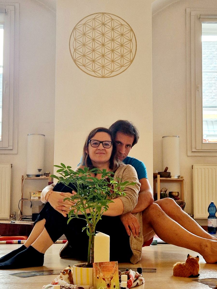Begleiter vor der Blume des Lebens